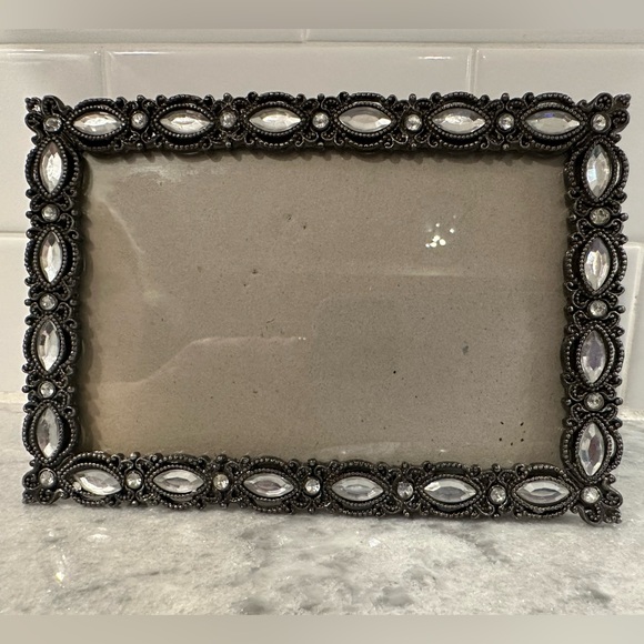 New metal and crystal 4x6 picture frame - Picture 6 of 8